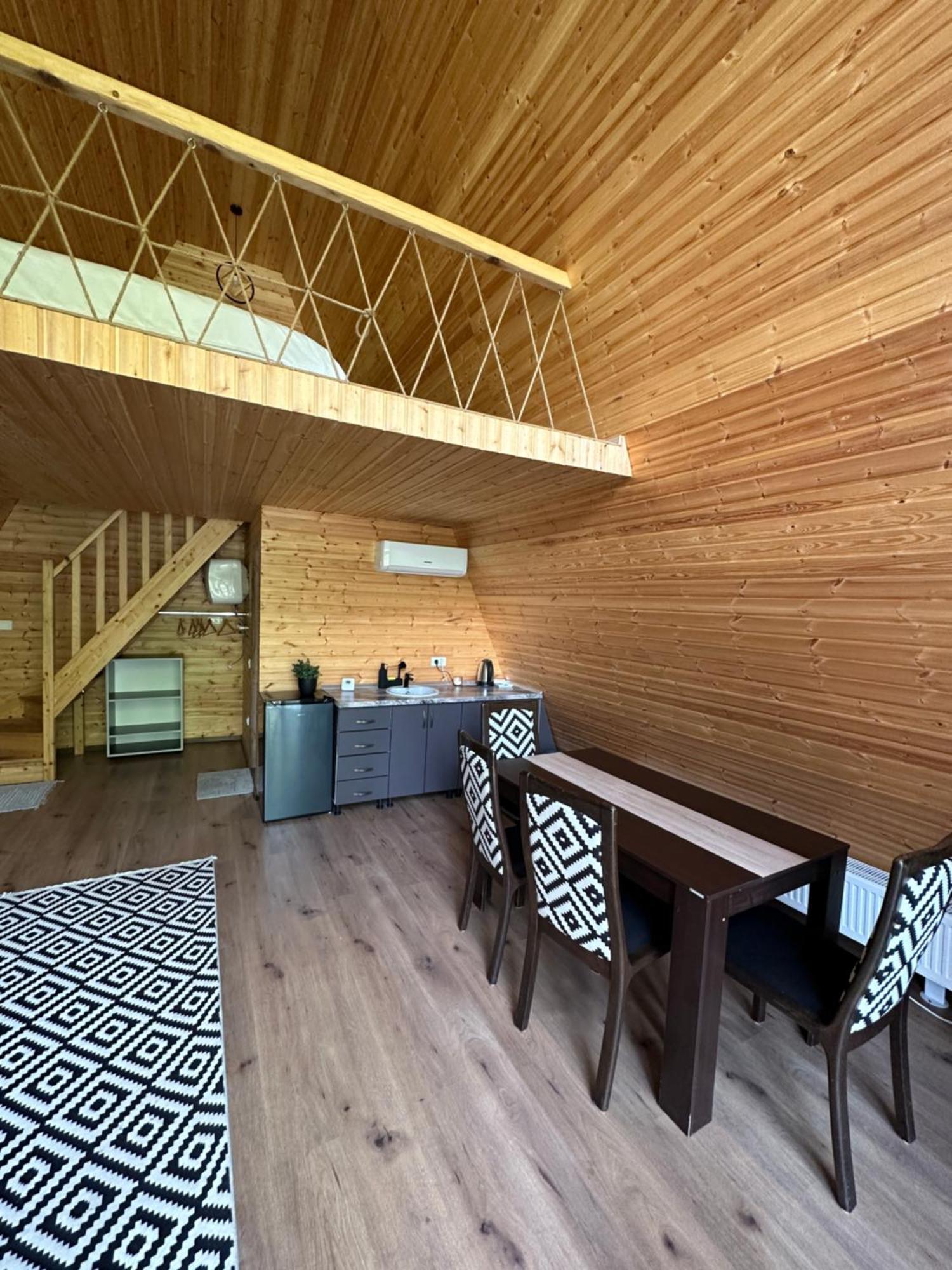 The Frog Glamping Hotel Horezu Buitenkant foto