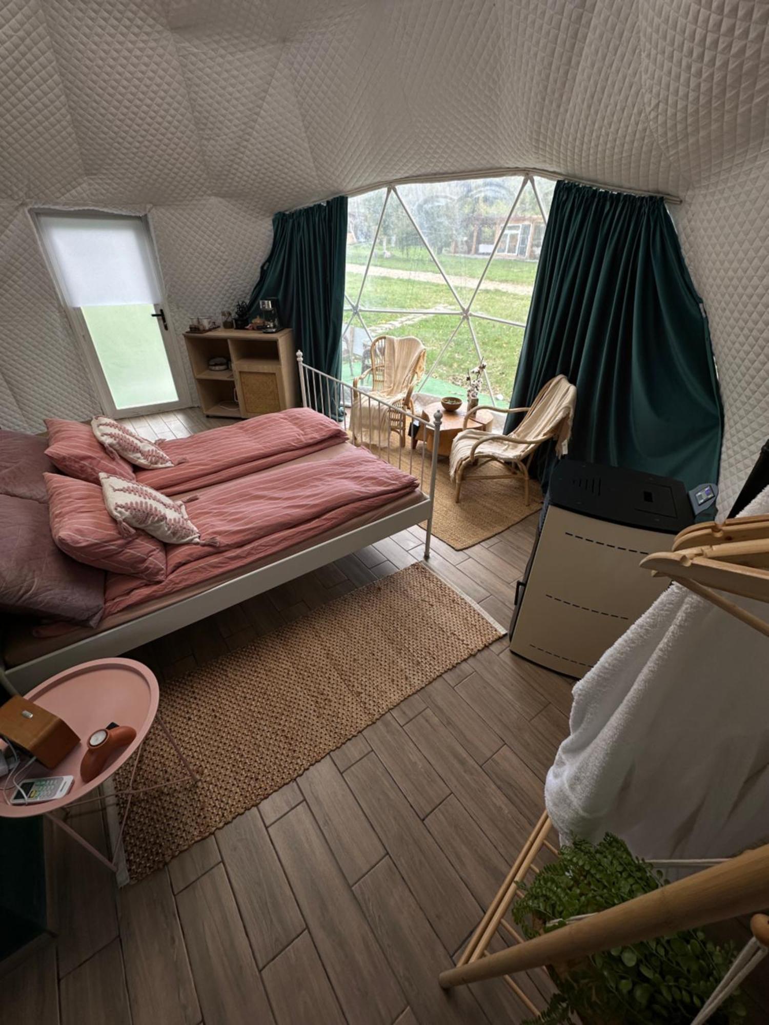 The Frog Glamping Hotel Horezu Buitenkant foto