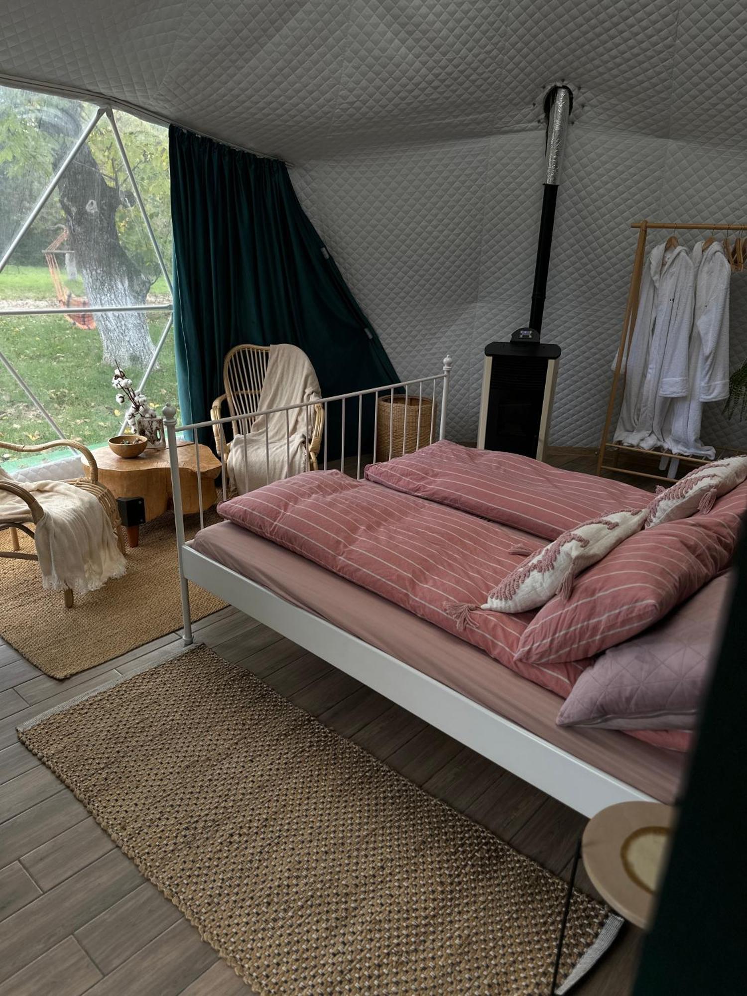 The Frog Glamping Hotel Horezu Buitenkant foto