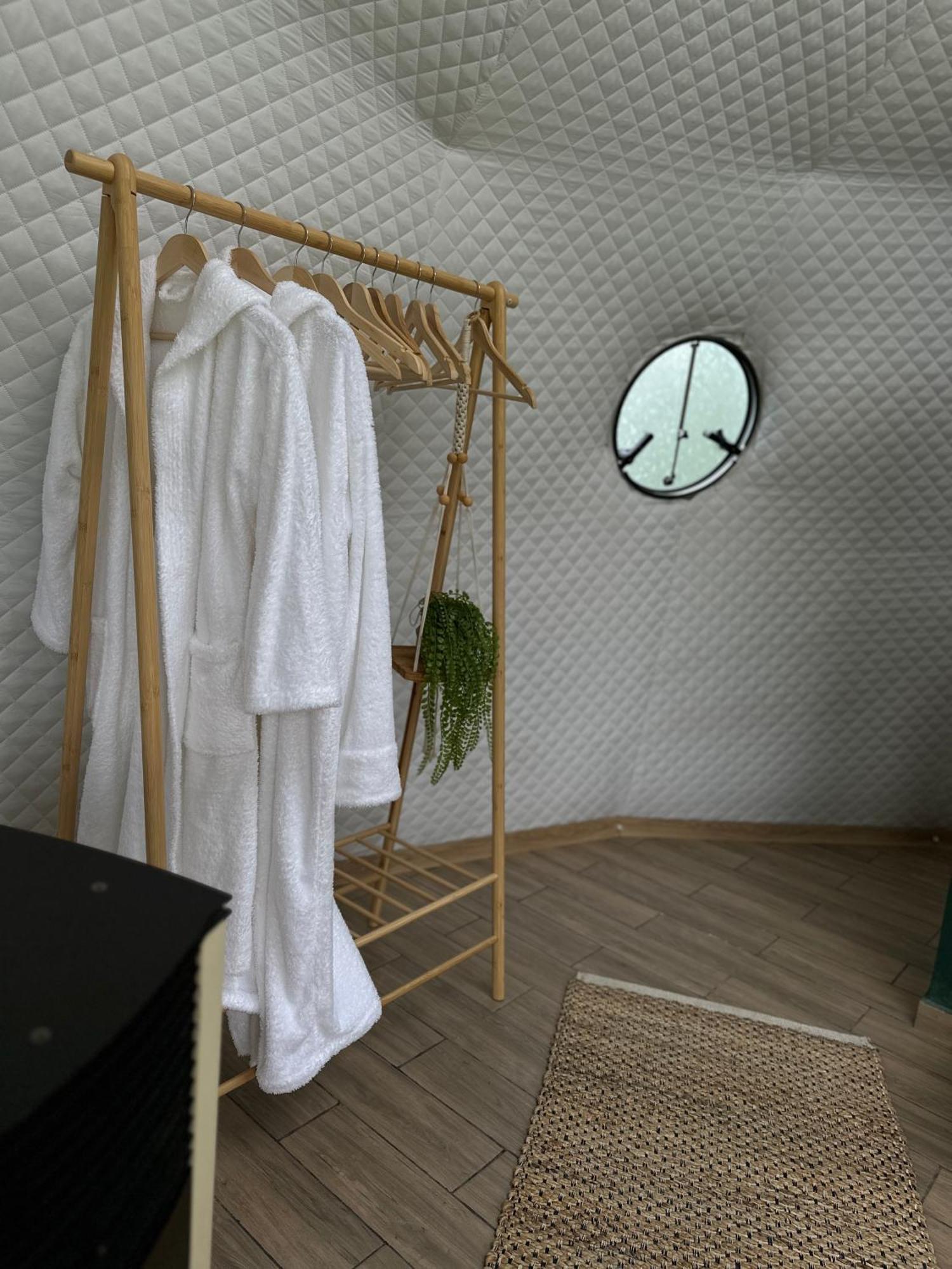 The Frog Glamping Hotel Horezu Buitenkant foto